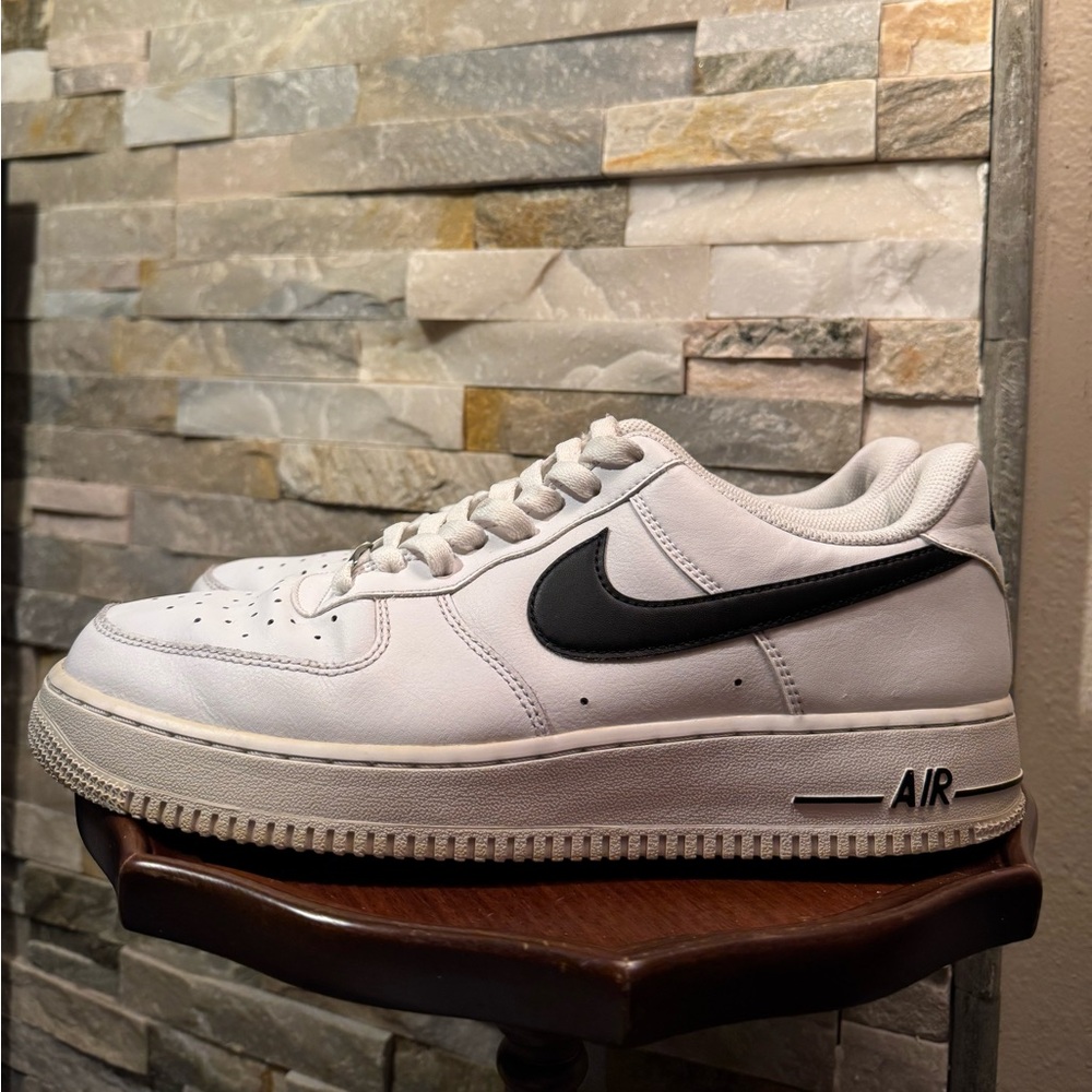 Men’s Sz 10.5 Nike Air White W/Black Check Lace Up Shoes Sneaker’s EUC